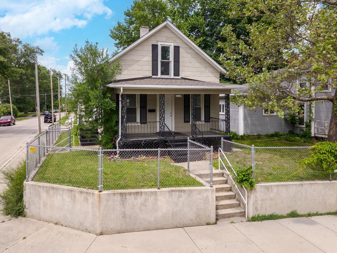 107 S Morris Ave., Bloomington, IL 61701