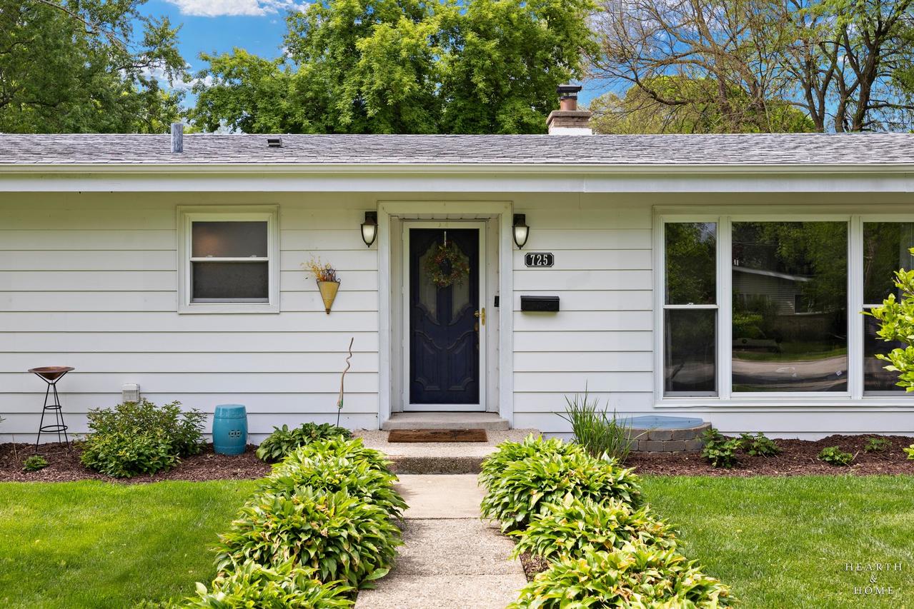 725 E Eisenhower Ave., Palatine, IL 60074