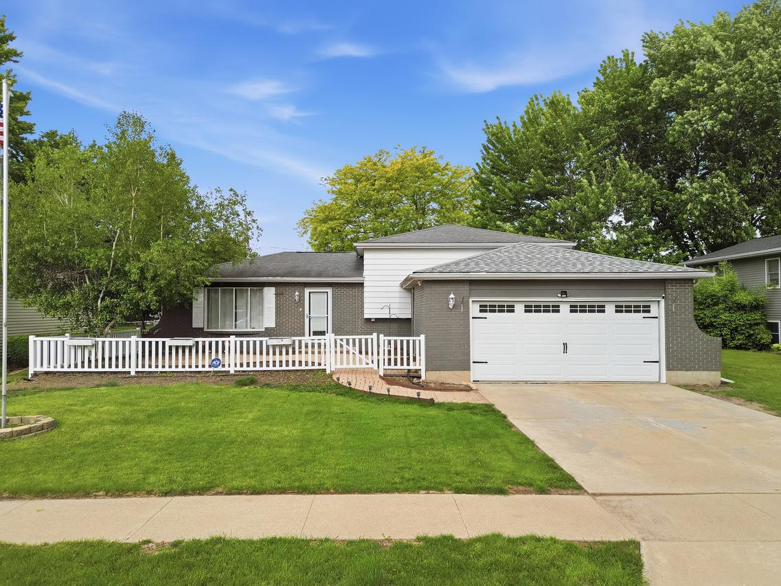 1905 20th Ave., Sterling, IL 61081