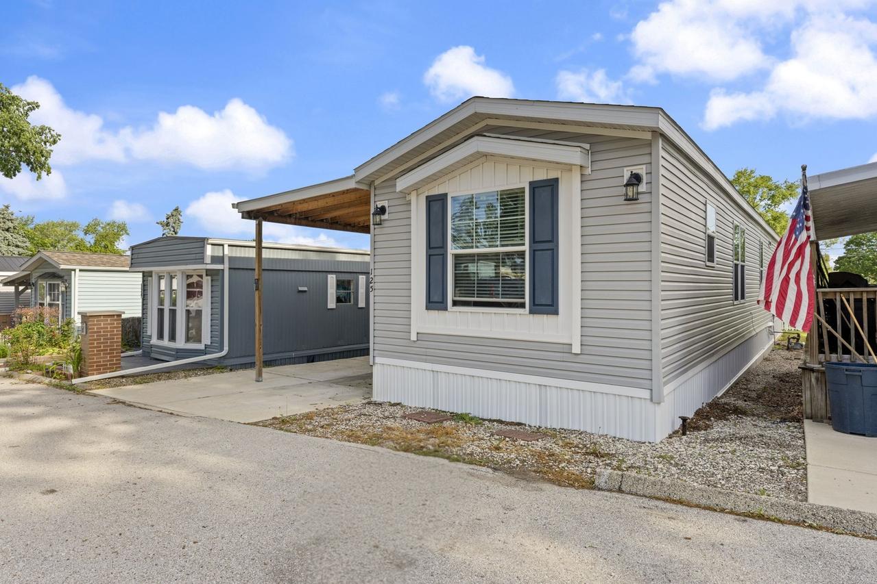 1332 Doulgas Ave. #125, Montgomery, IL 60538