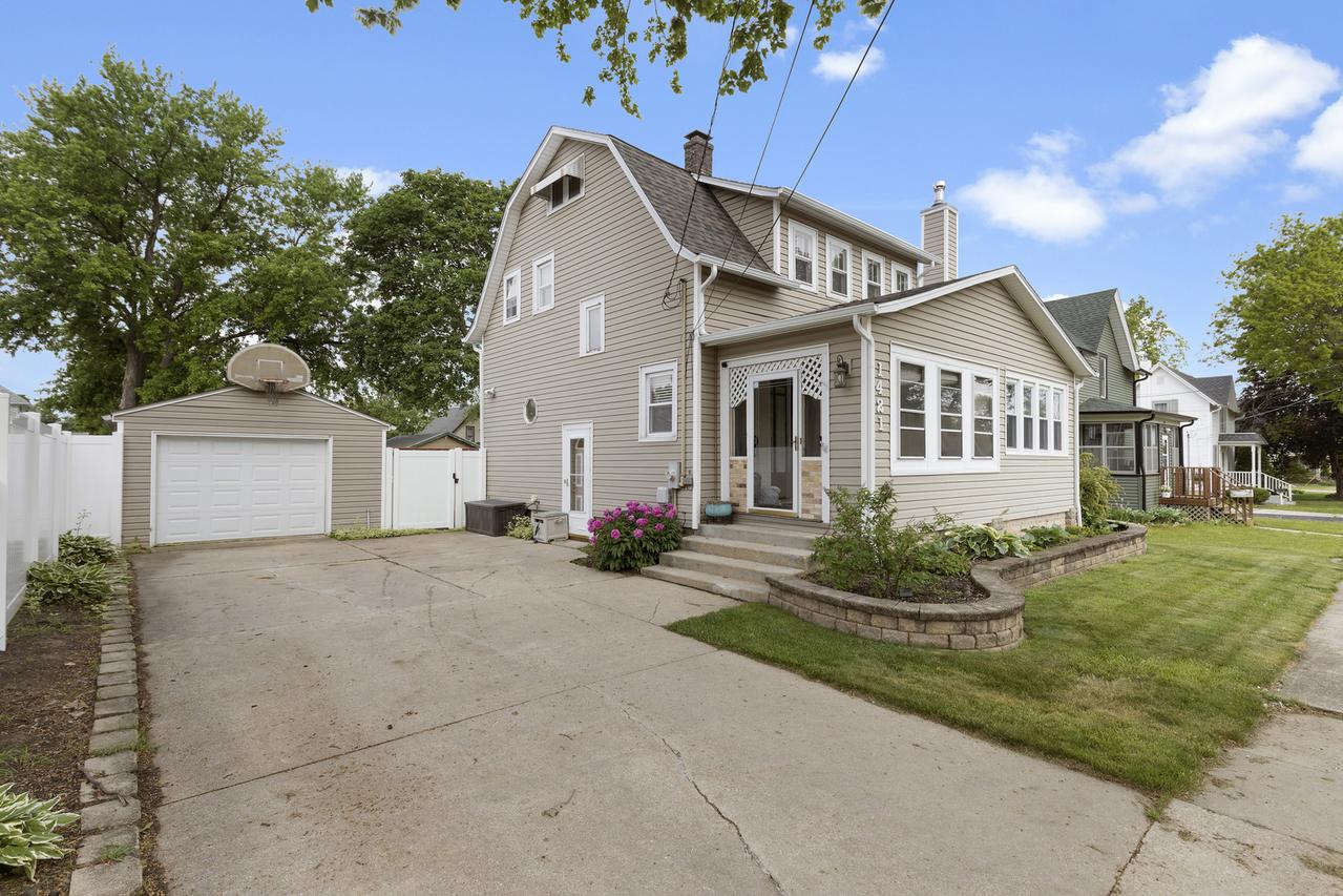 1421 Garfield Ave., Belvidere, IL 61008