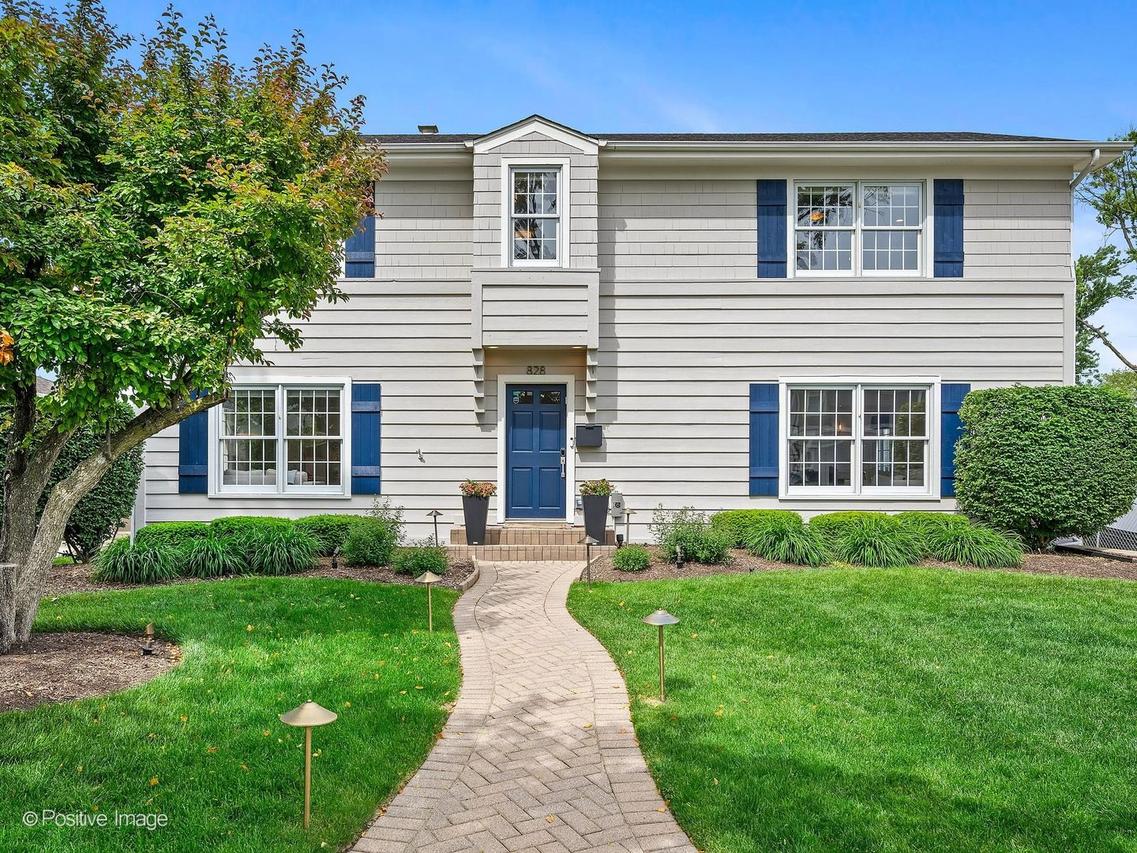 828 S Cambridge Ave., Elmhurst, IL 60126