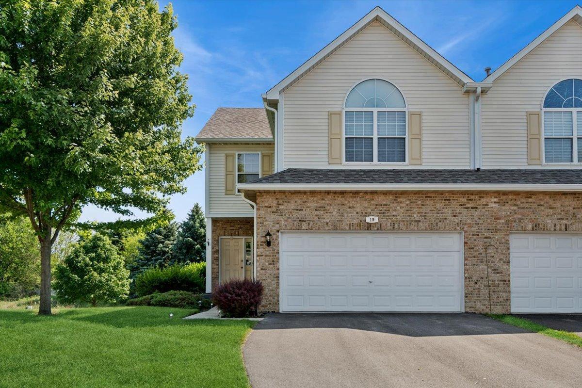 19 Lily Ct., Bolingbrook, IL 60440