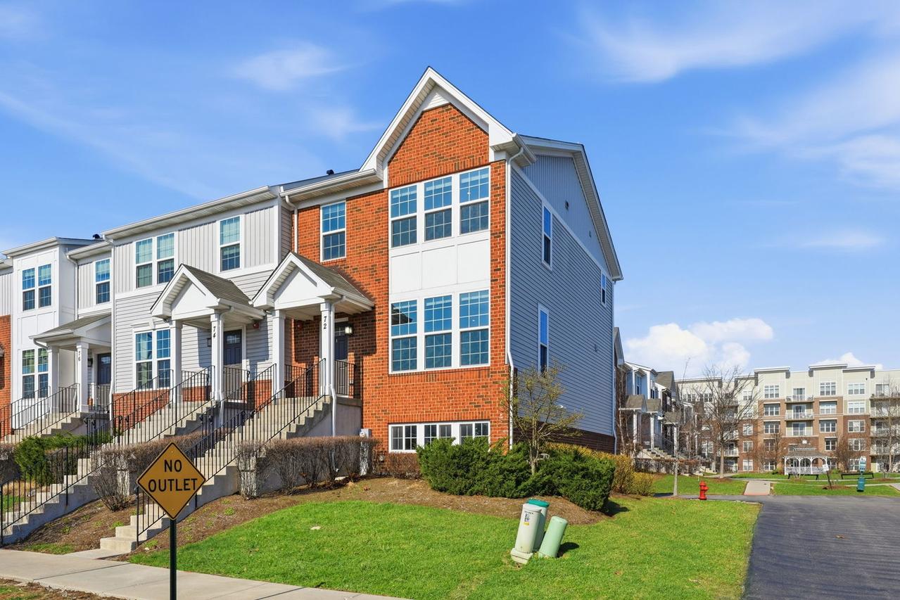 72 Nicholas Dr., Des Plaines, IL 60016