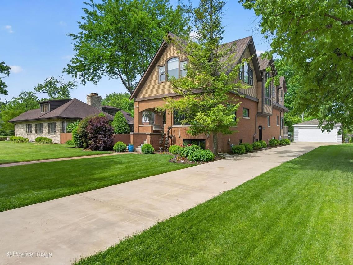 380 Selborne Rd., Riverside, IL 60546