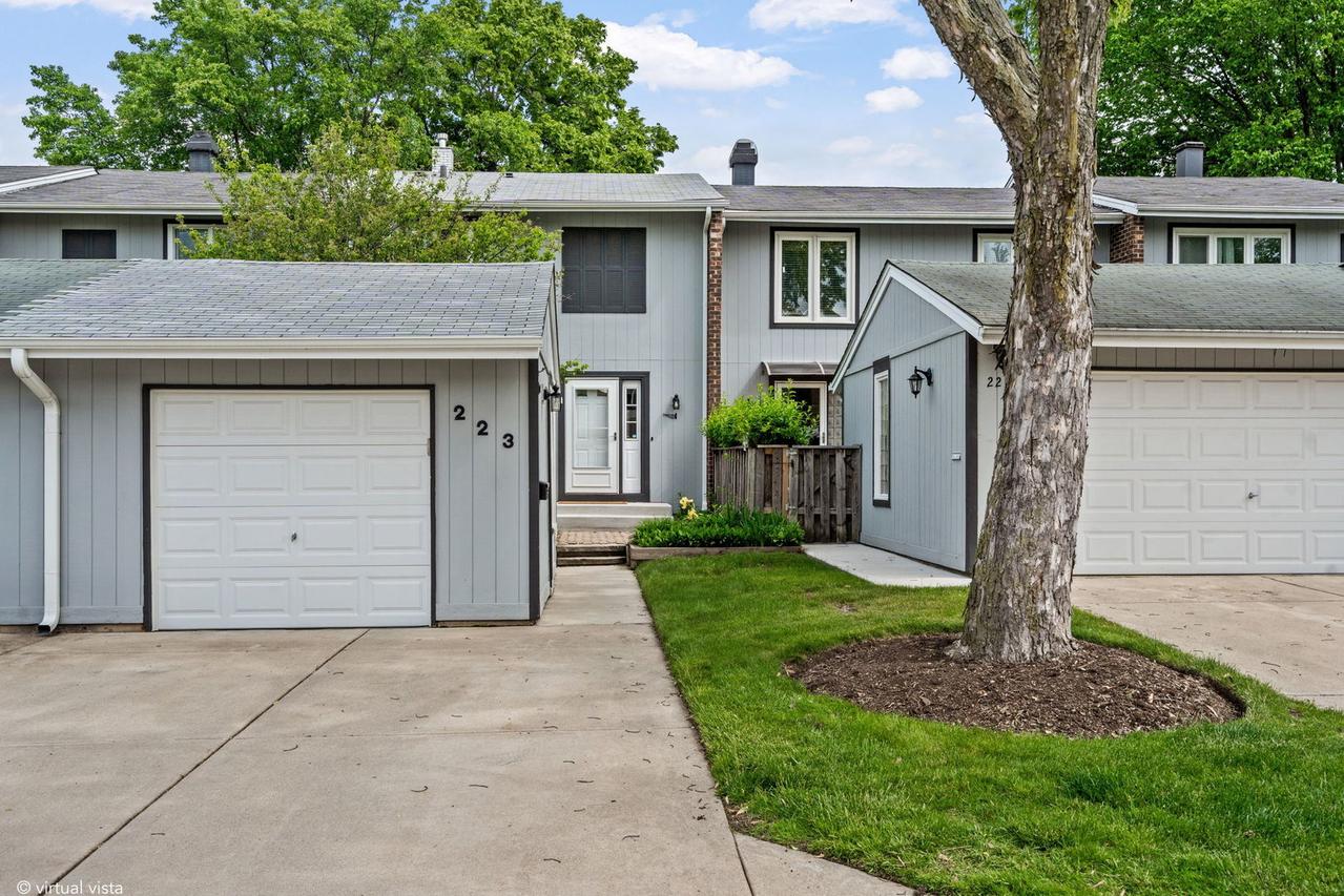 223 Pinewood Ln., Bloomingdale, IL 60108