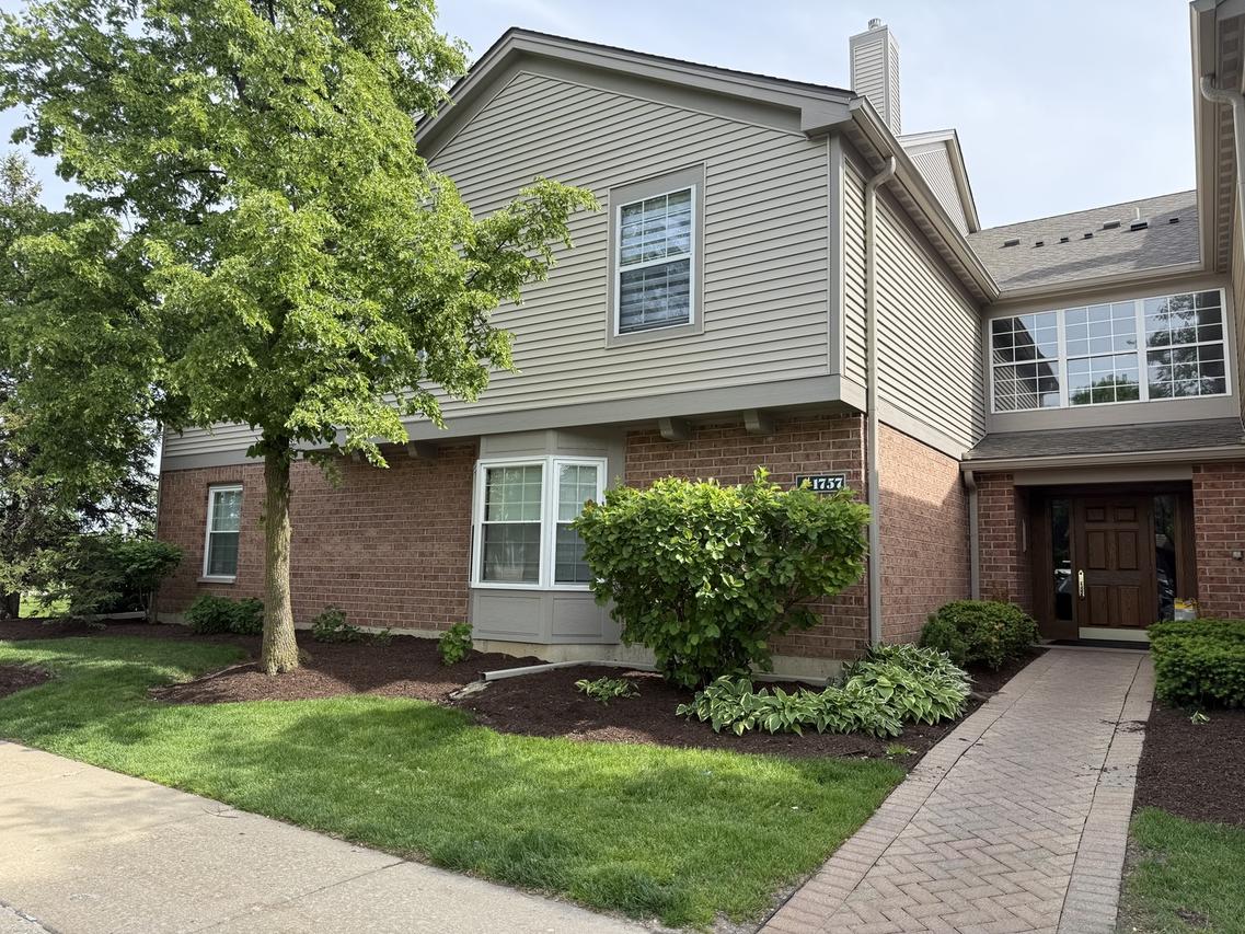 1757 Eastwood Ct. #4, Schaumburg, IL 60195
