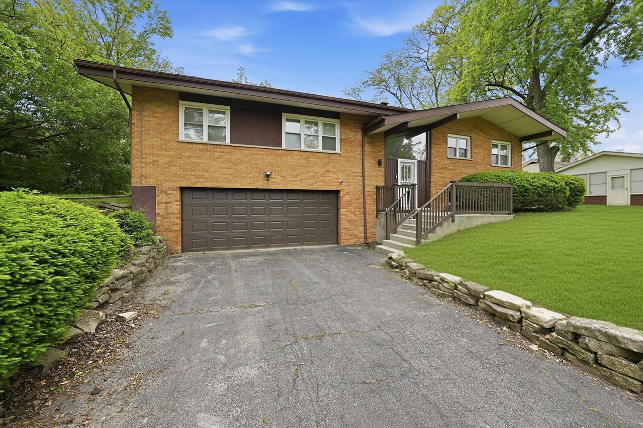 2747 Perry Rd., Flossmoor, IL 60422