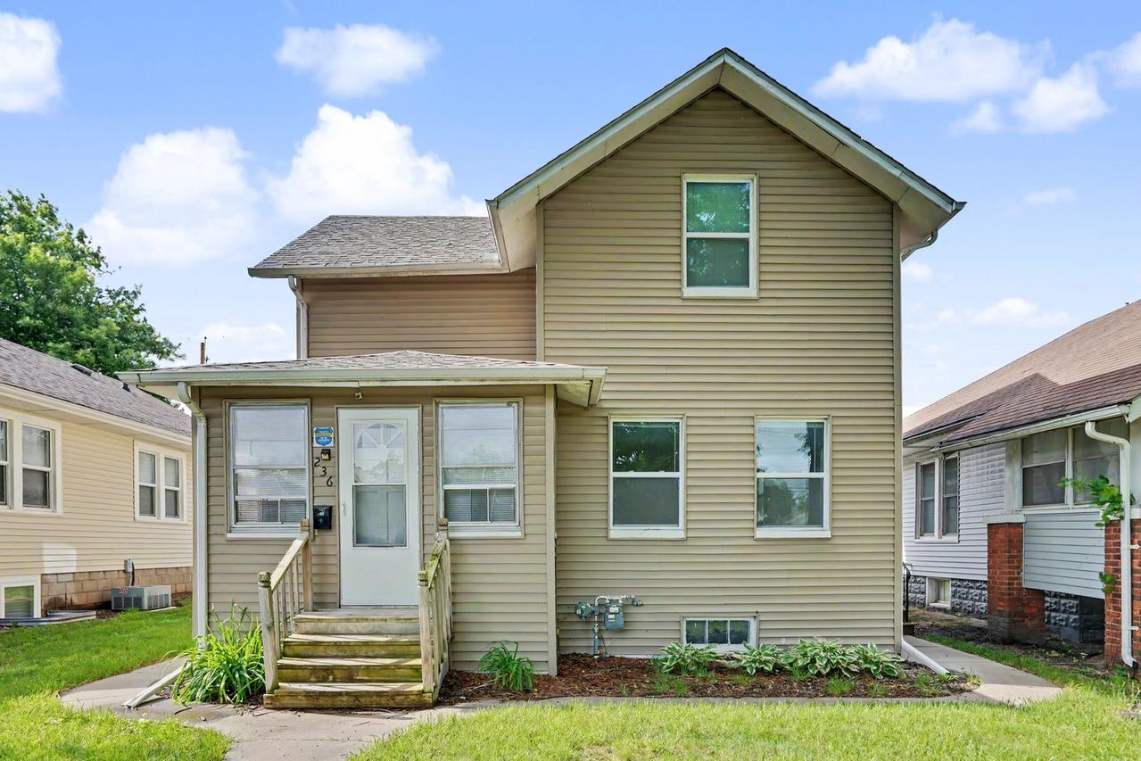 236 15th Ave., East Moline, IL 61244