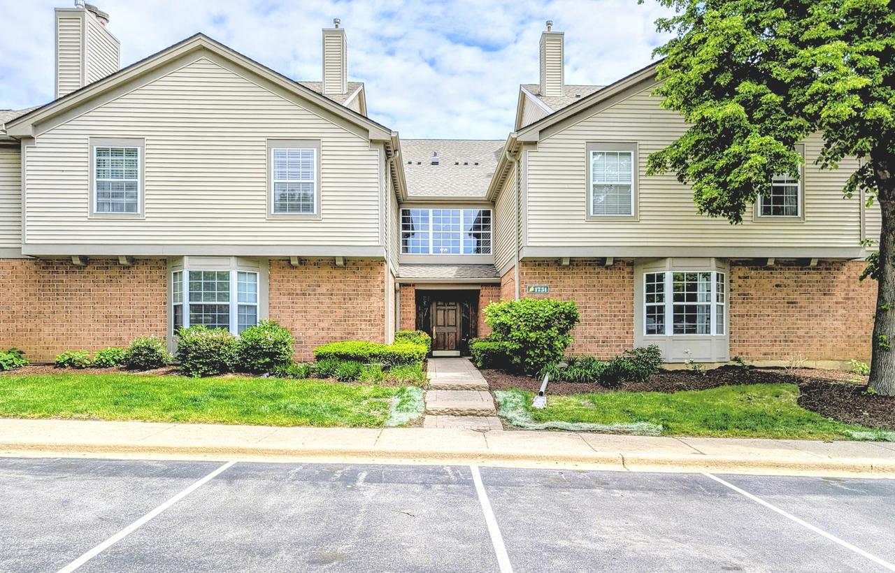 1751 Sleepy Hollow Ct. #7, Schaumburg, IL 60195