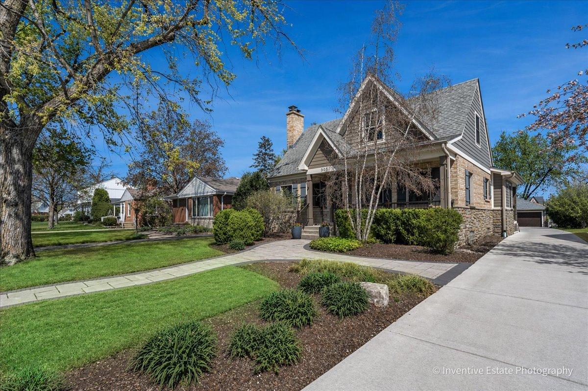 305 N Clinton Ave., Elmhurst, IL 60126