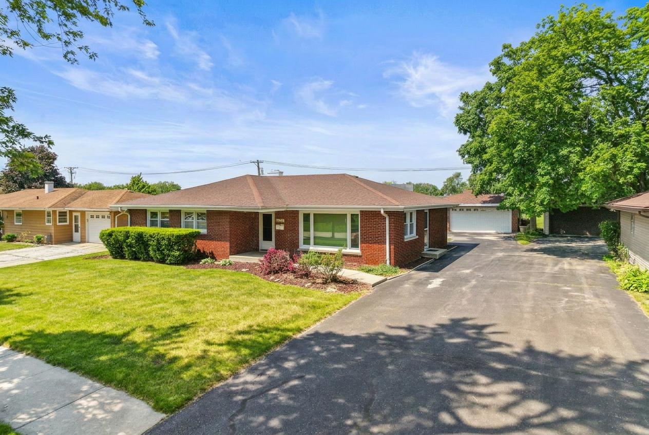 817 Summit Dr., Lockport, IL 60441