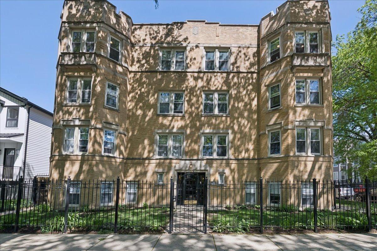 4105 N Lawndale Ave. #401, Chicago, IL 60618