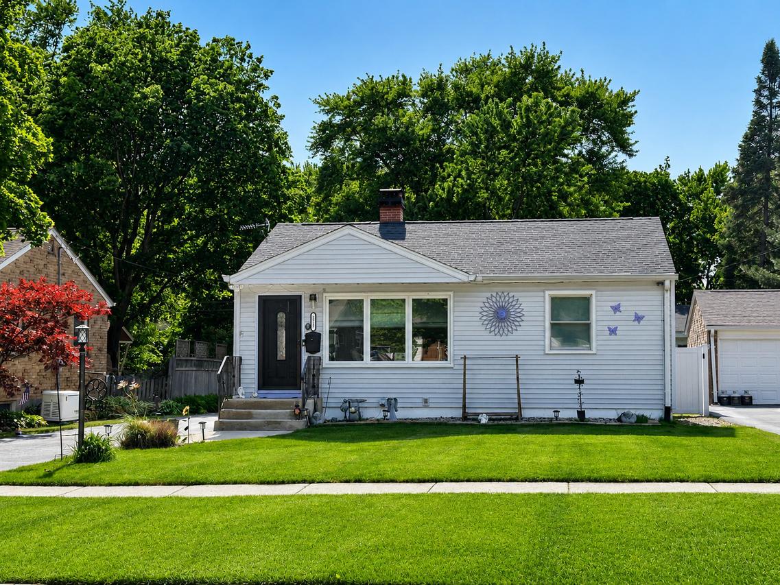 218 N Marion Ave., Bartlett, IL 60103