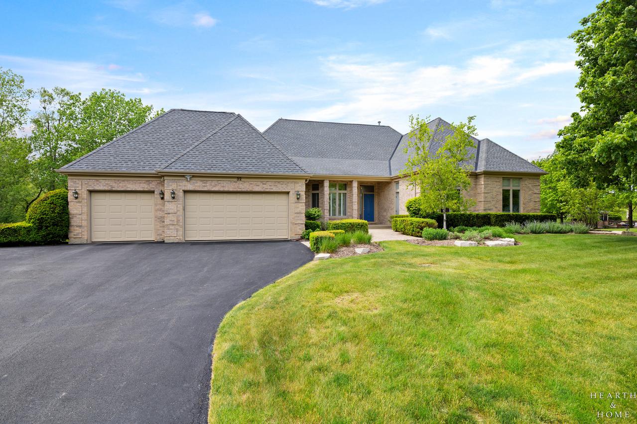 32 Rosewood Dr., Hawthorn Woods, IL 60047