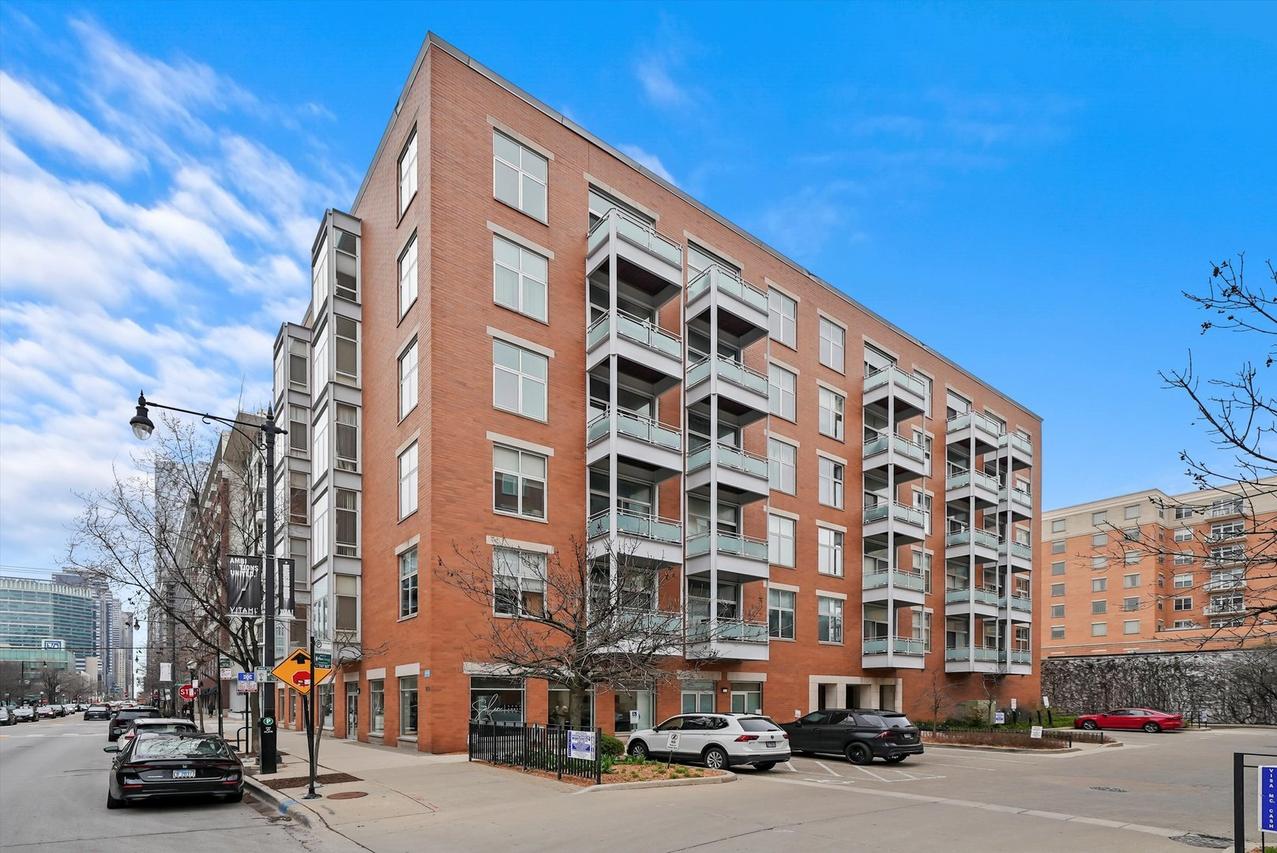 939 W Madison St. #504, Chicago, IL 60607