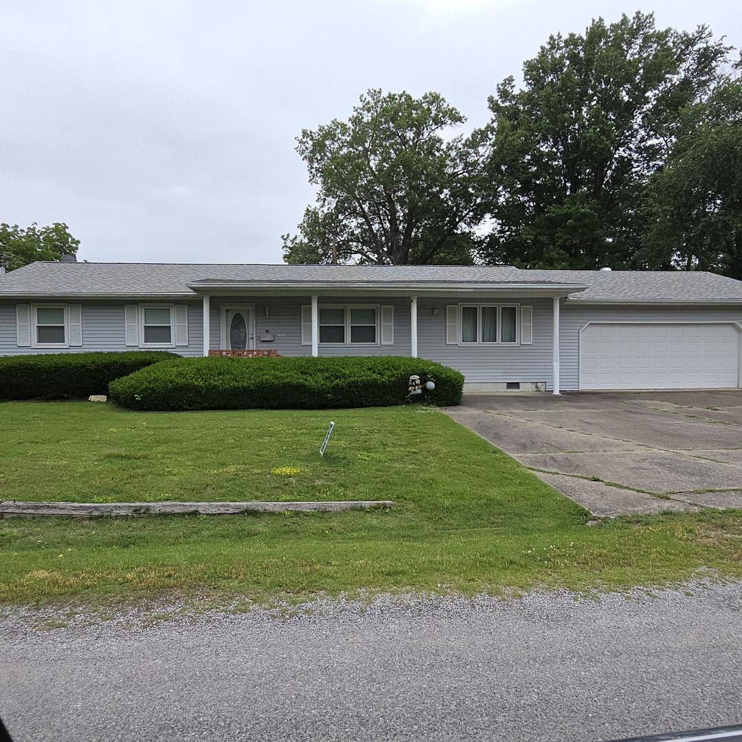 107 S 10th St., Benton, IL 62812