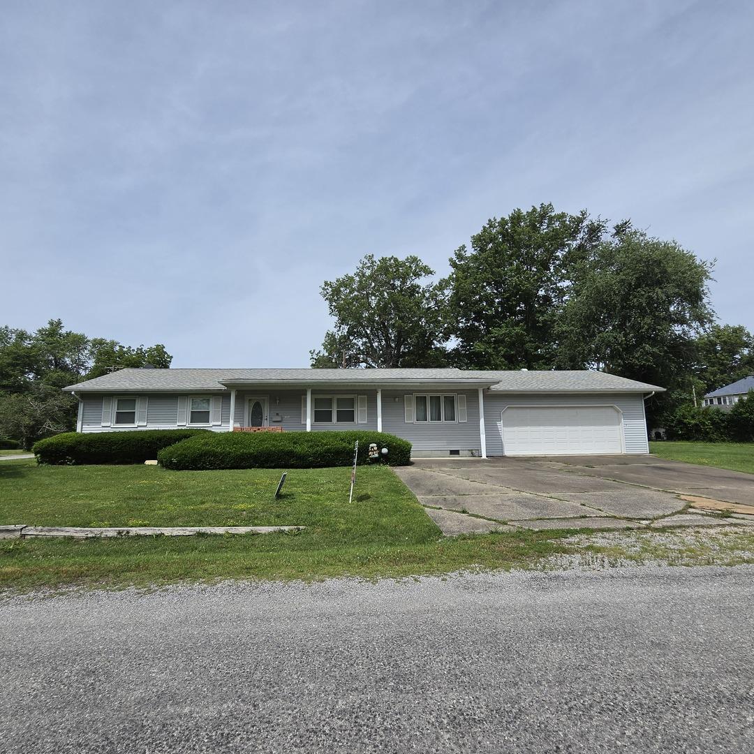107 S 10th St., Benton, IL 62812