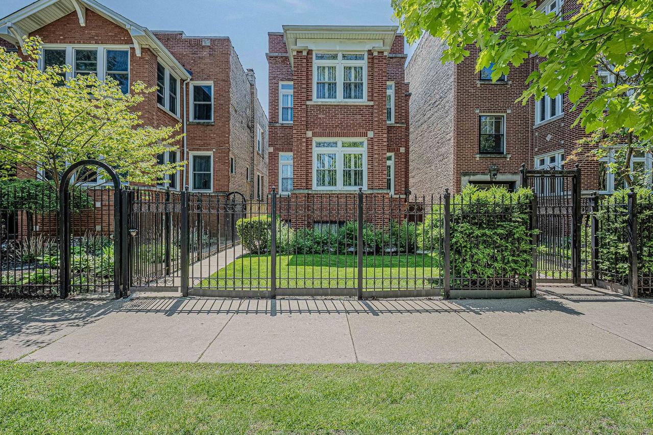 2649 W Leland Ave., Chicago, IL 60625