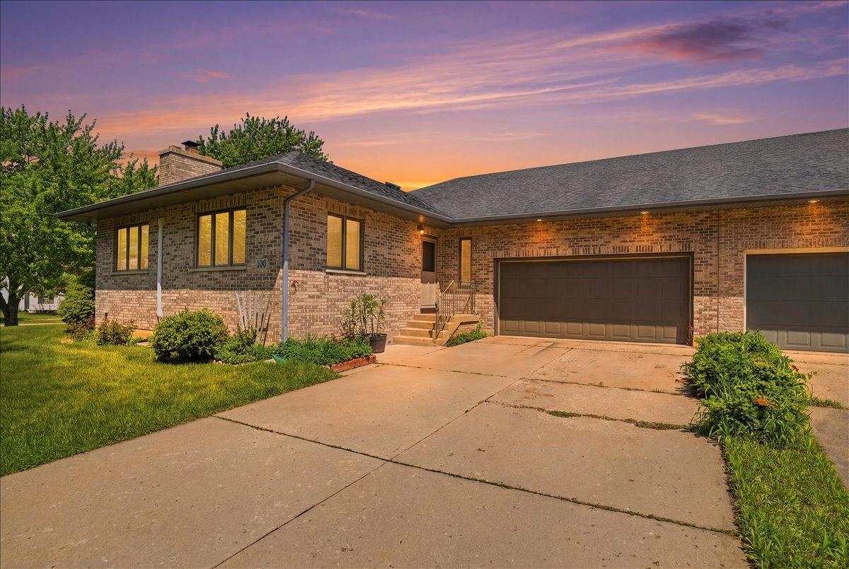 300 Old Mill Ln., Hampshire, IL 60140