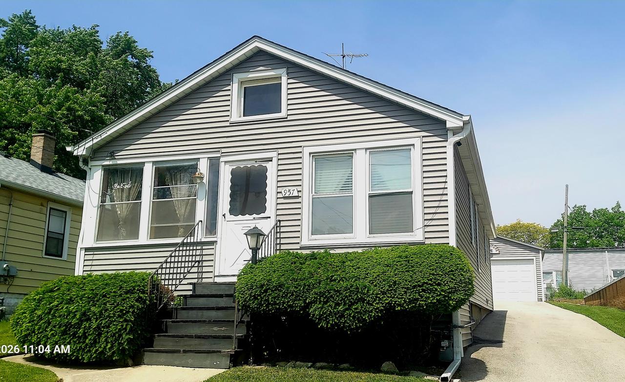 957 Mason Ave., Aurora, IL 60506