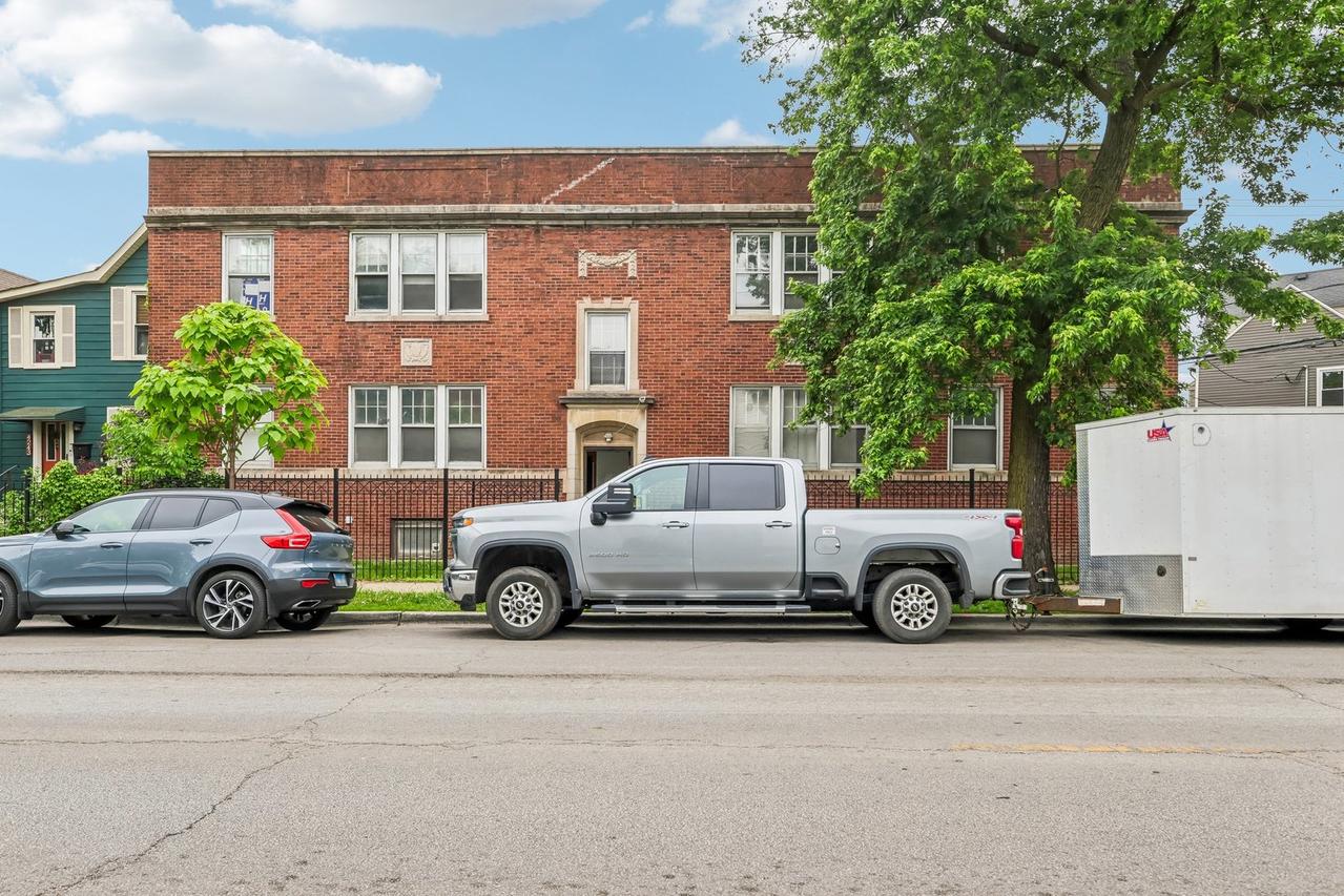 4247 W Addison St., Chicago, IL 60641