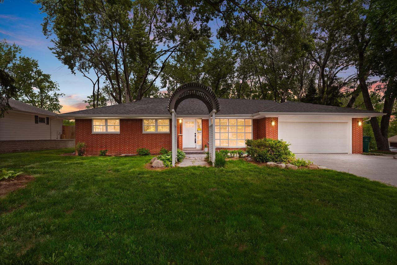 1010 W Elm St., Palatine, IL 60067