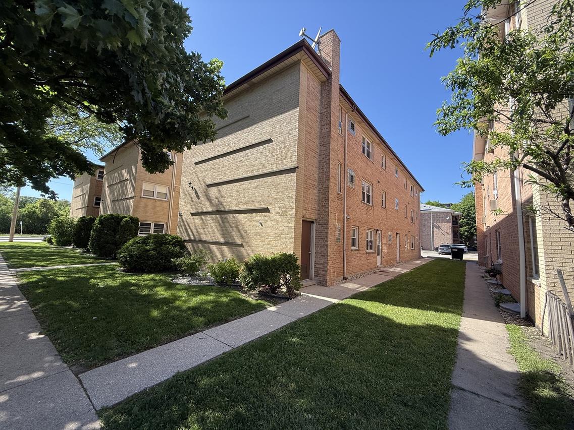 8748 W Berwyn Ave. #2S, Chicago, IL 60656