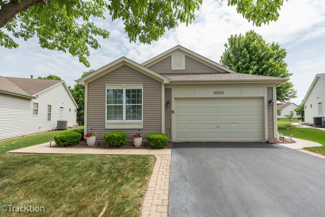 16601 Grandwood Lake Dr., Crest Hill, IL 60403