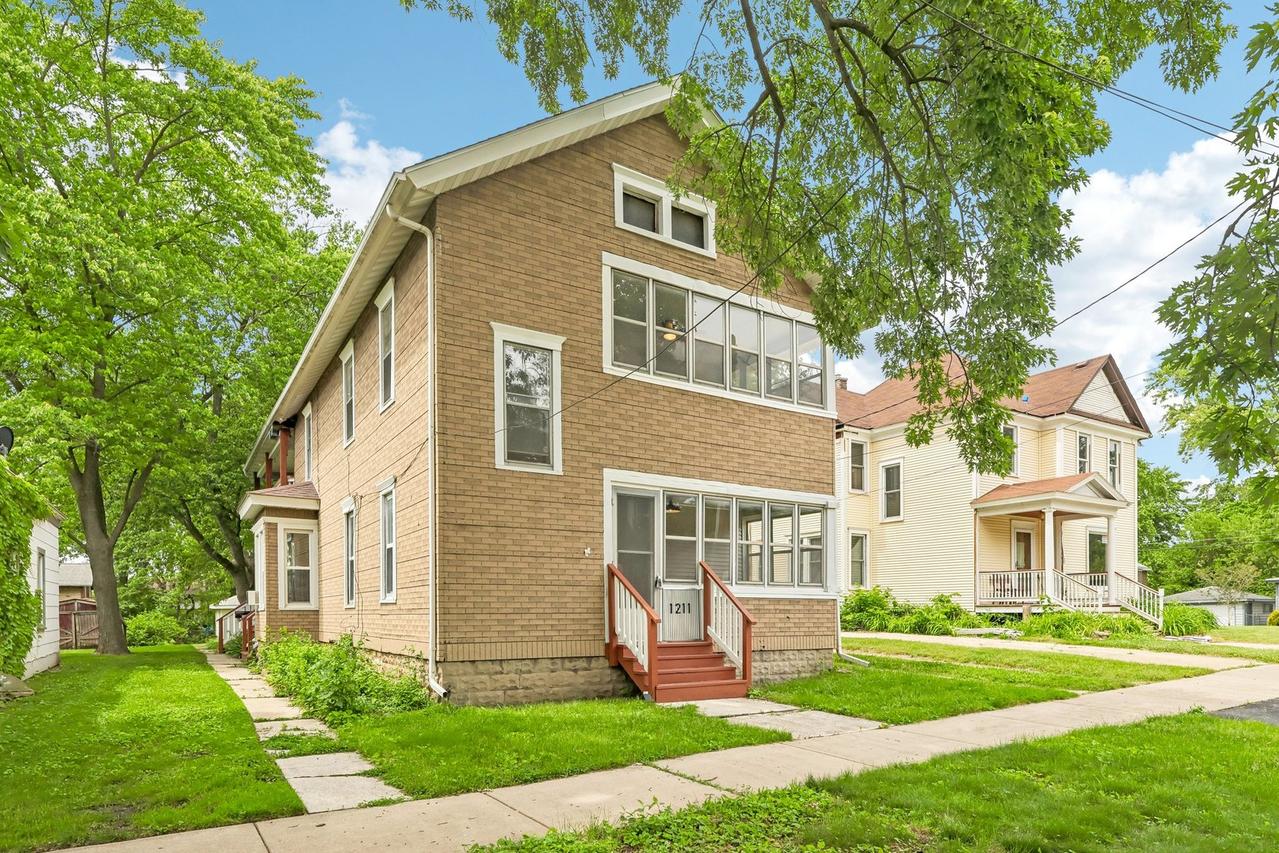 1211 S Jefferson St., Lockport, IL 60441