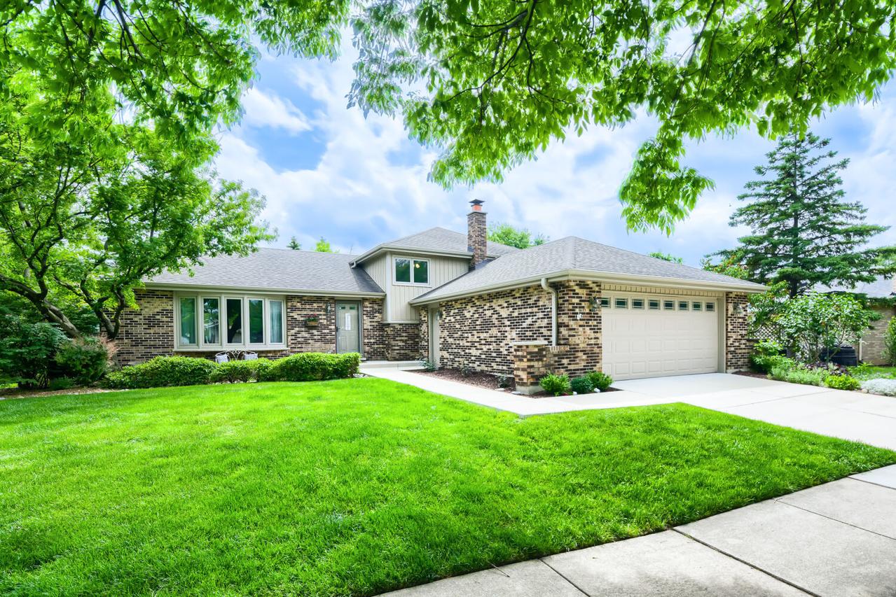 1325 Hawkins Ave., Downers Grove, IL 60516
