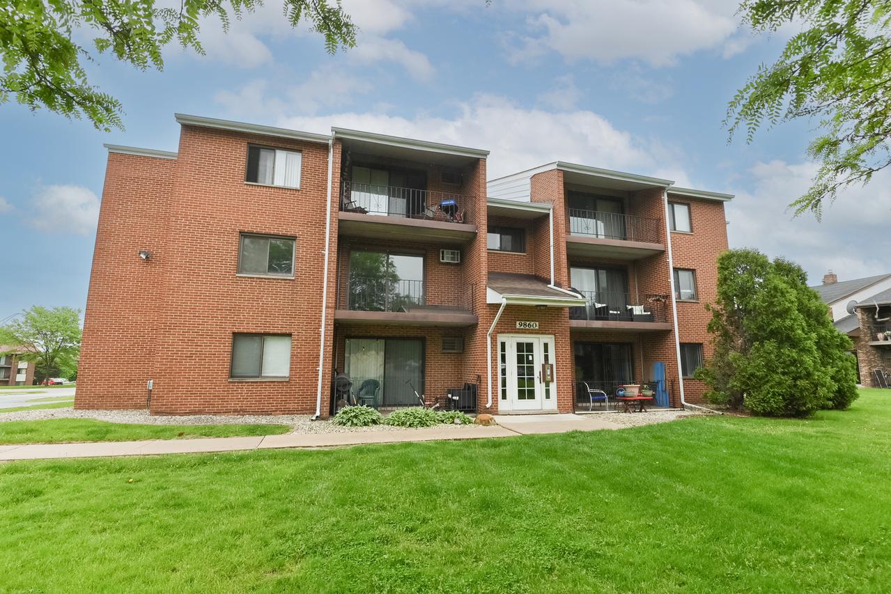 9860 153rd St. #207, Orland Park, IL 60462
