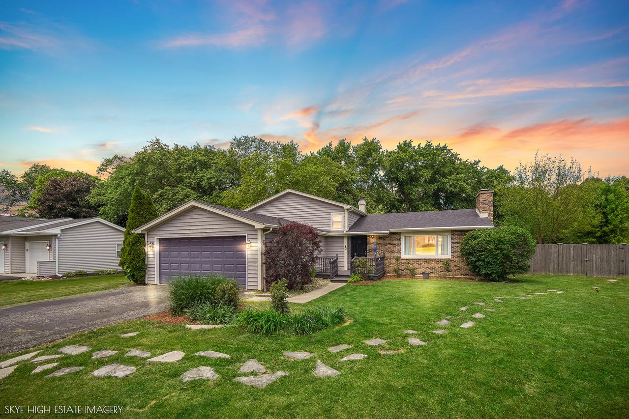 28W516 Leverenz Rd., Naperville, IL 60564