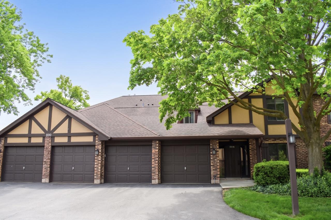 890 Sheldon Ct. #D, Wheaton, IL 60189