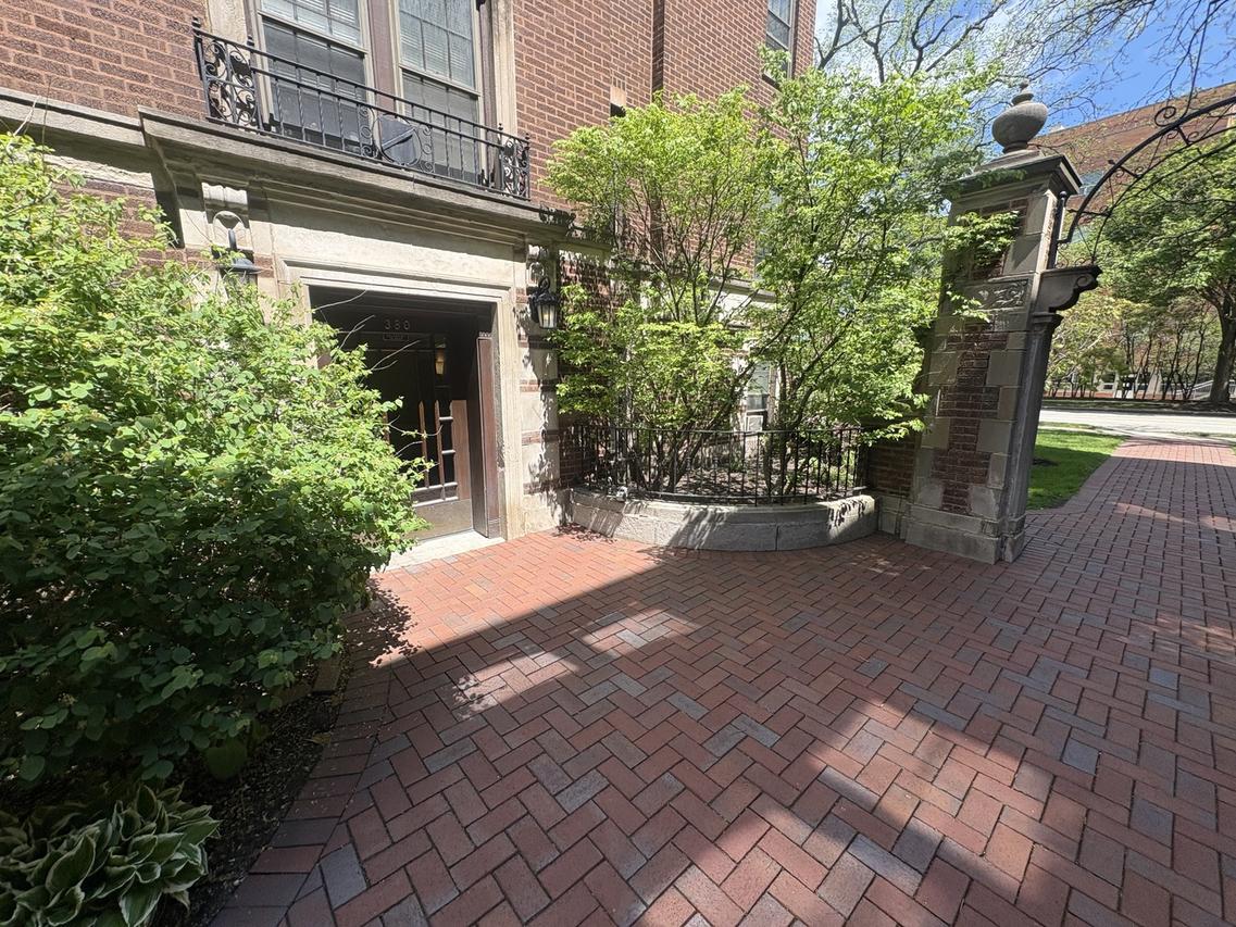 380 Ridge Ave. #13G, Evanston, IL 60202