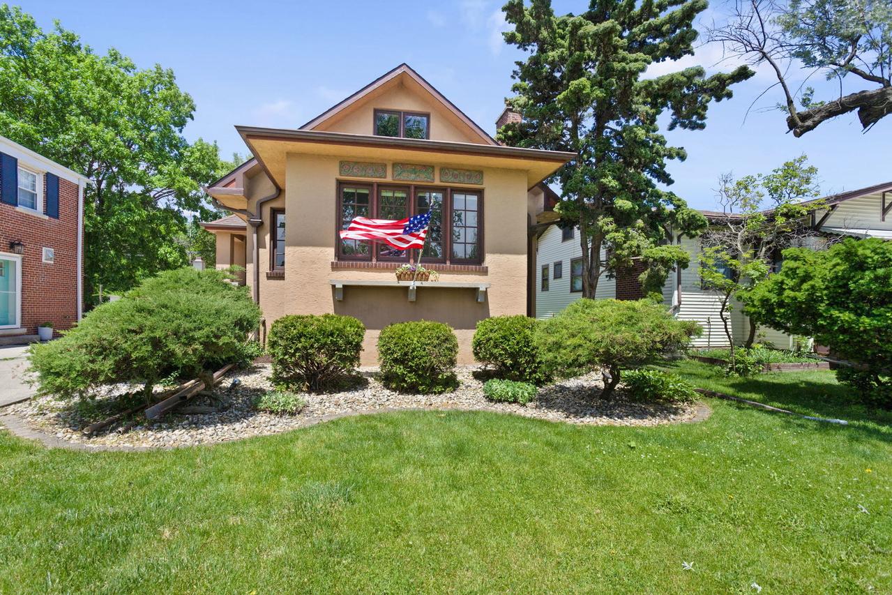 342 Lawton Rd., Riverside, IL 60546
