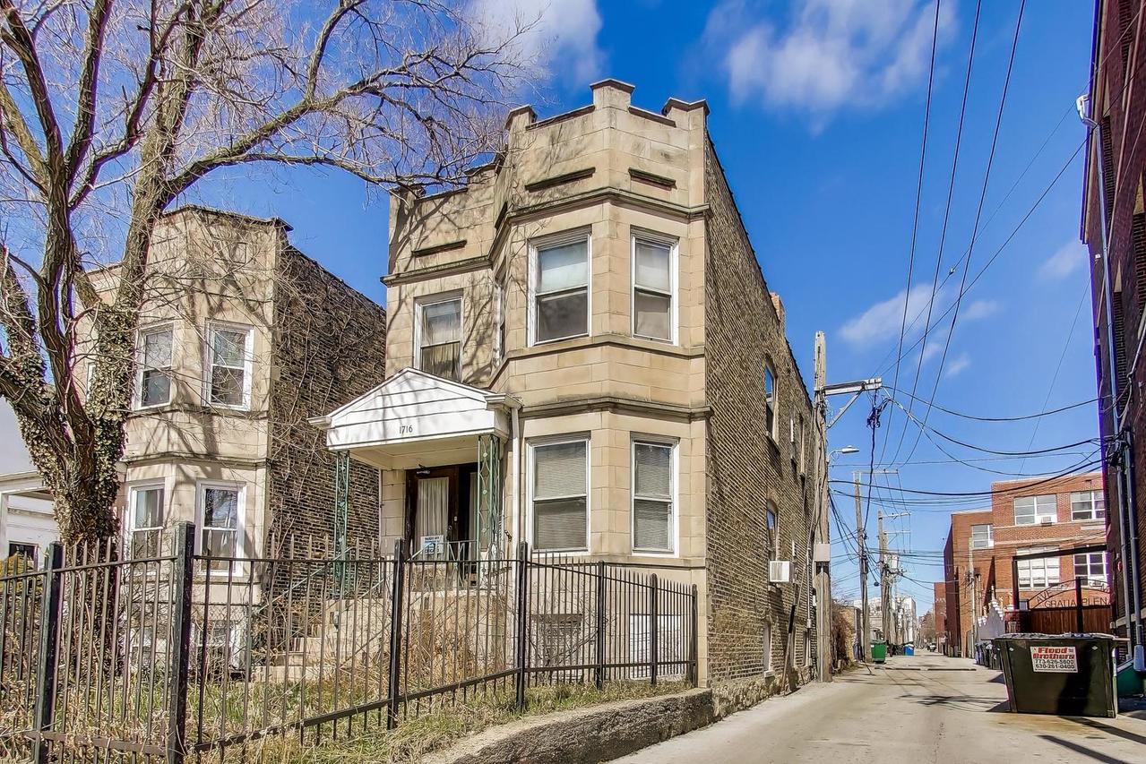 1716 W Morse Ave., Chicago, IL 60626