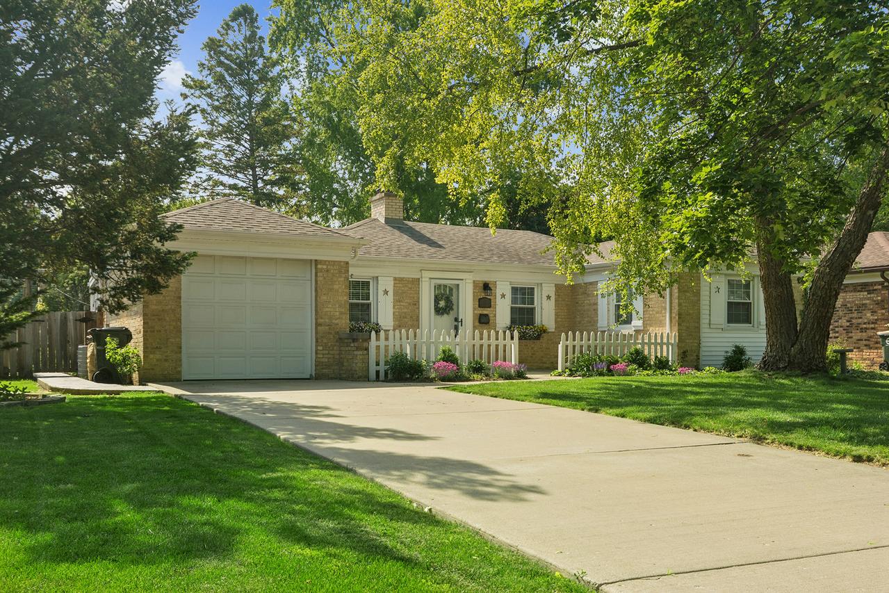 410 N Dryden Pl., Arlington Heights, IL 60004