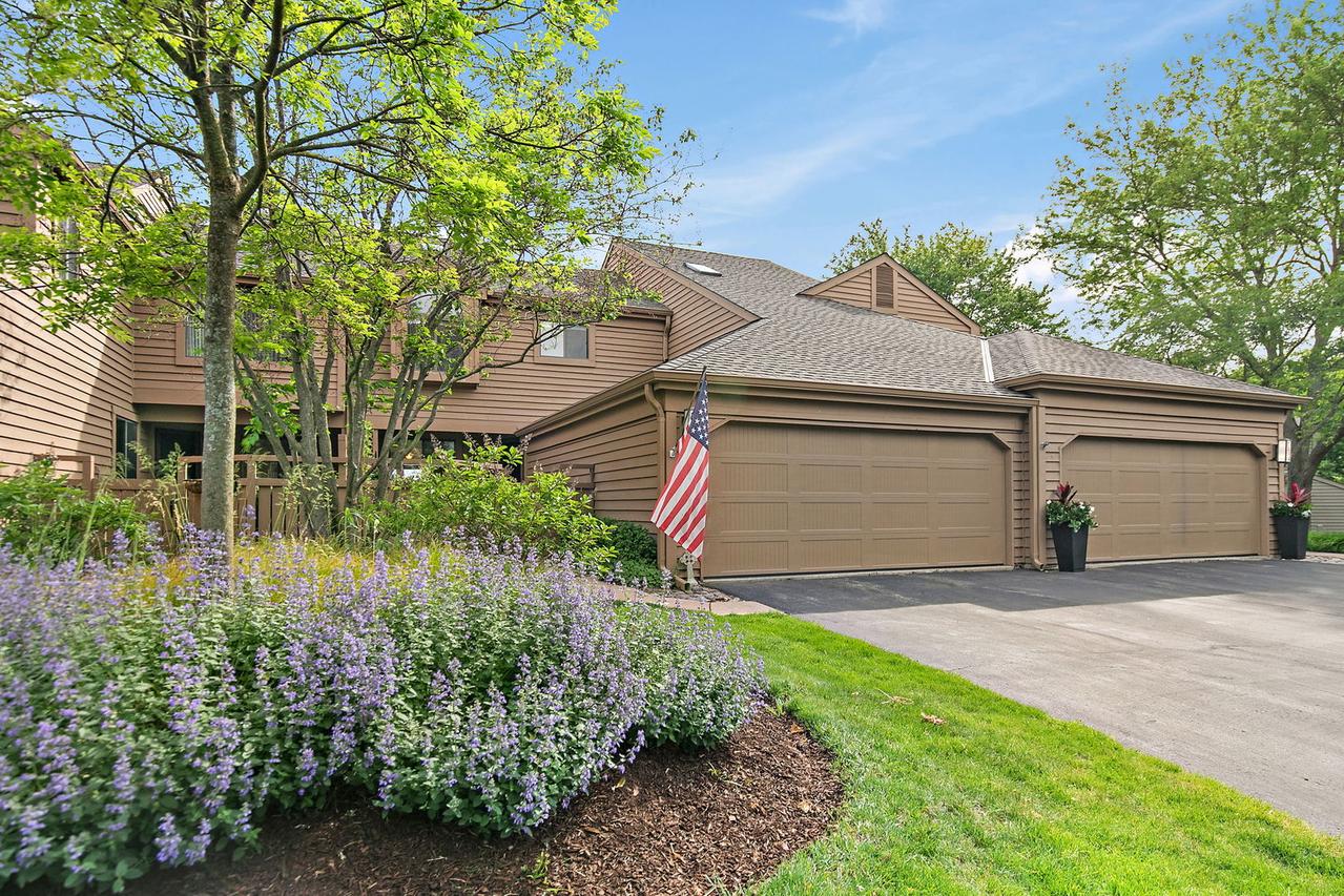 2360 Oak Hill Rd., Lake Barrington, IL 60010