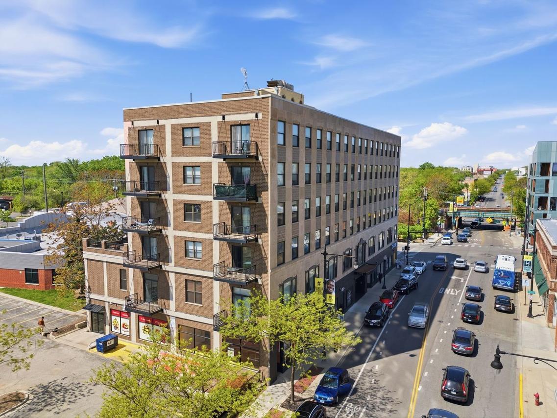1791 W Howard St. #302, Chicago, IL 60626