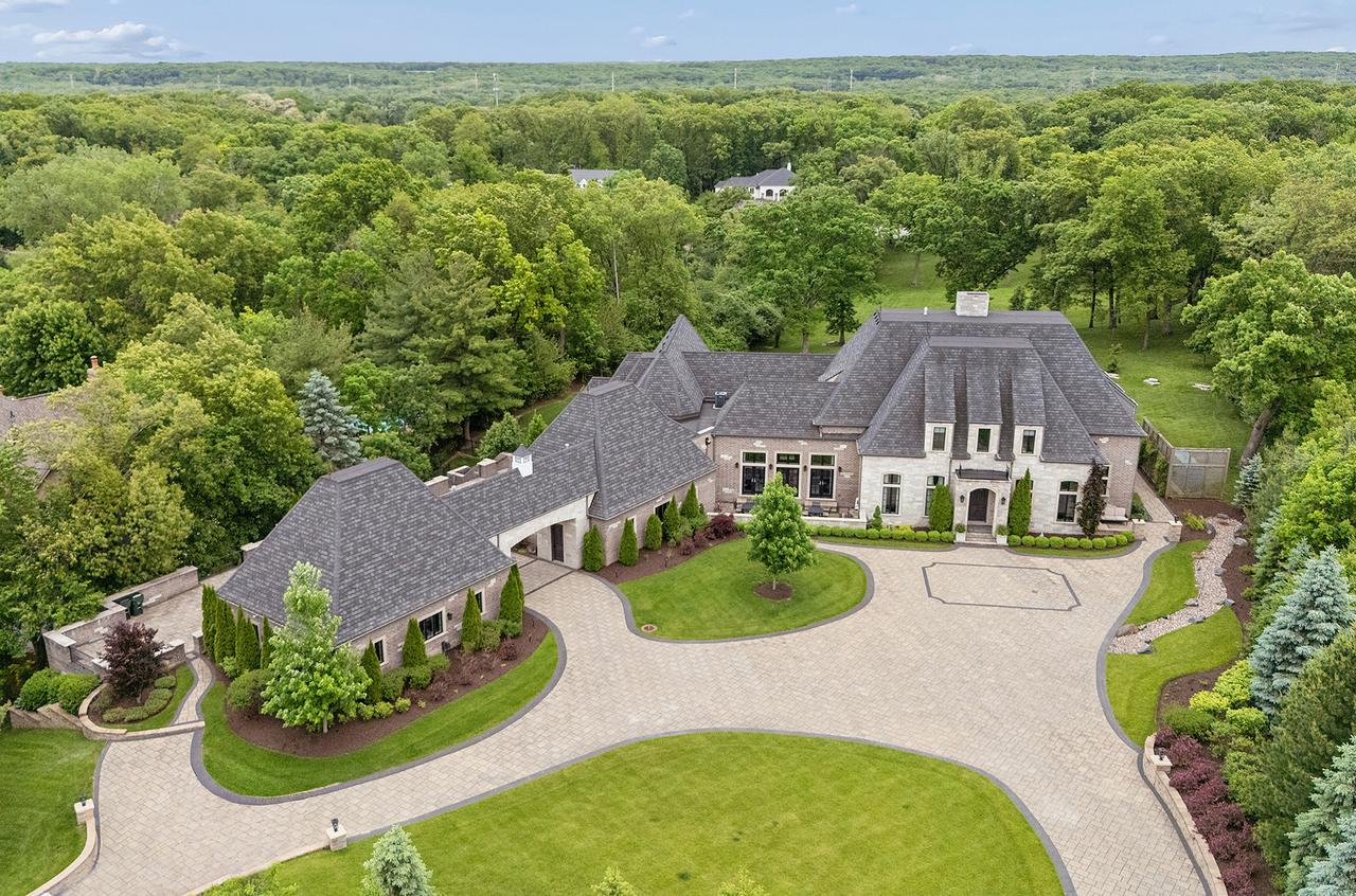 15w181 87th St., Burr Ridge, IL 60527