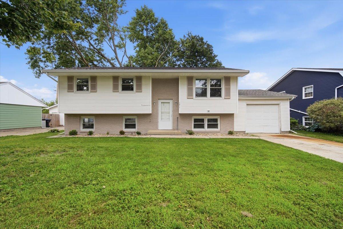 1311 Townley Dr., Bloomington, IL 61704