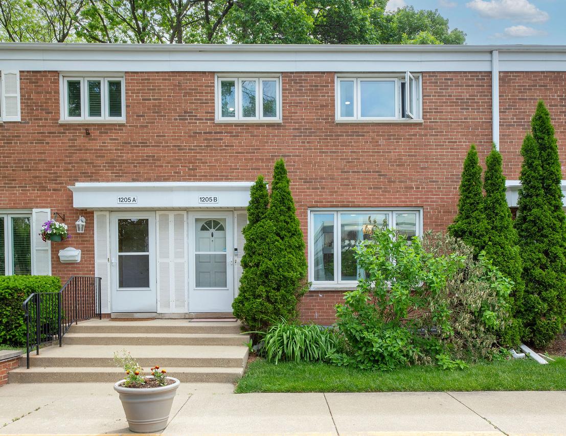 1205 Peterson Ave. #B, Park Ridge, IL 60068
