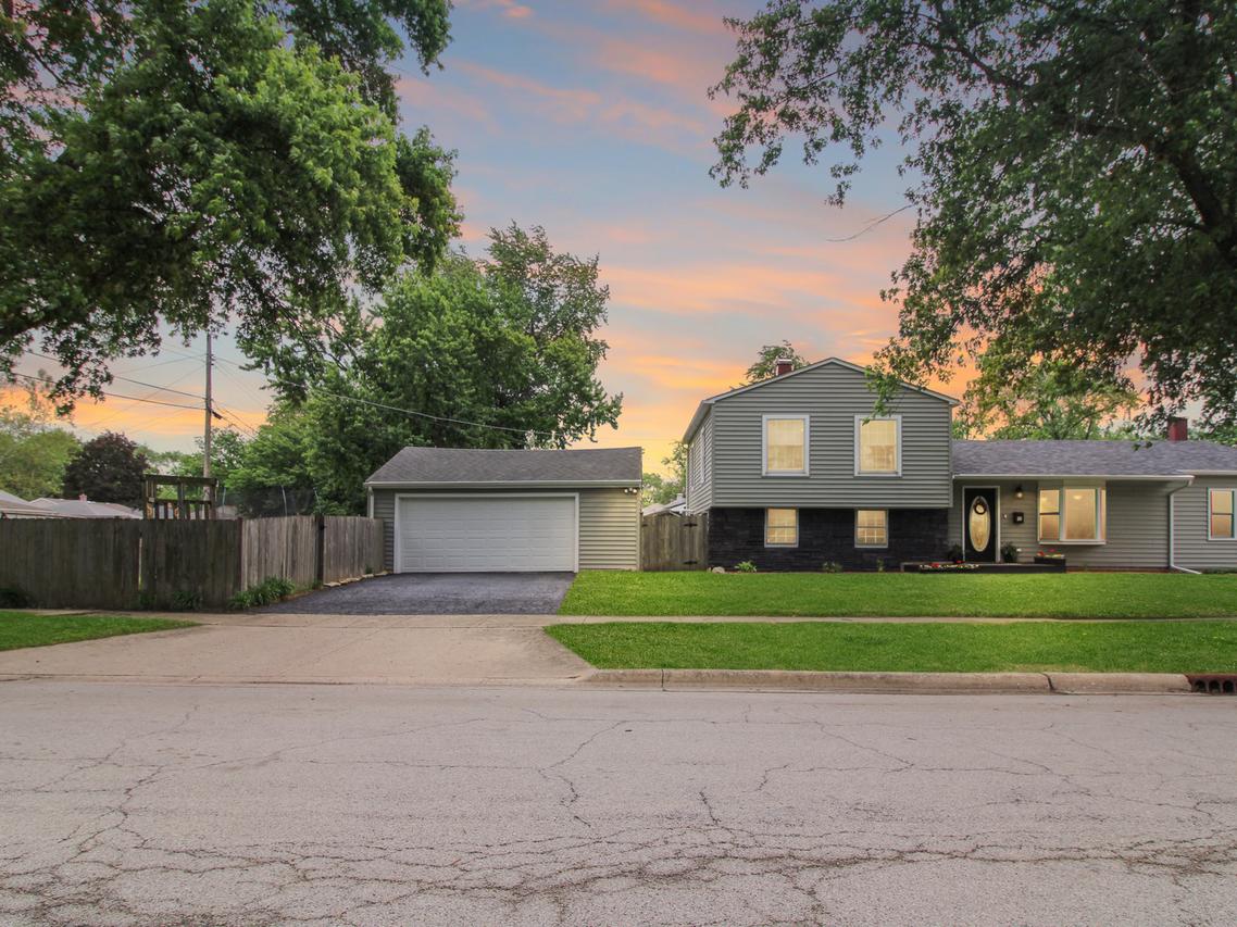 200 Inwood Dr., Joliet, IL 60435