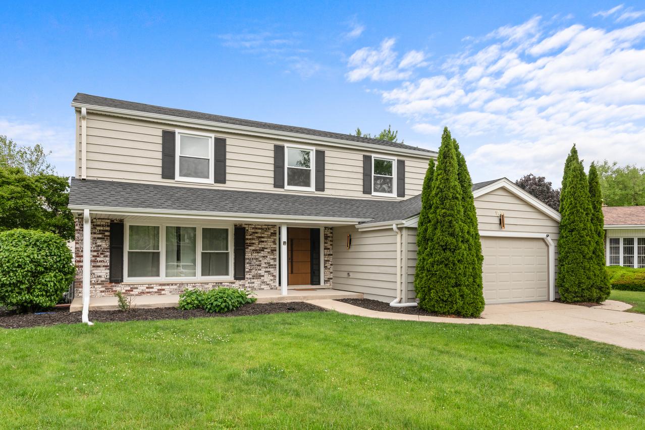 1134 Jamestown Ct., Schaumburg, IL 60193