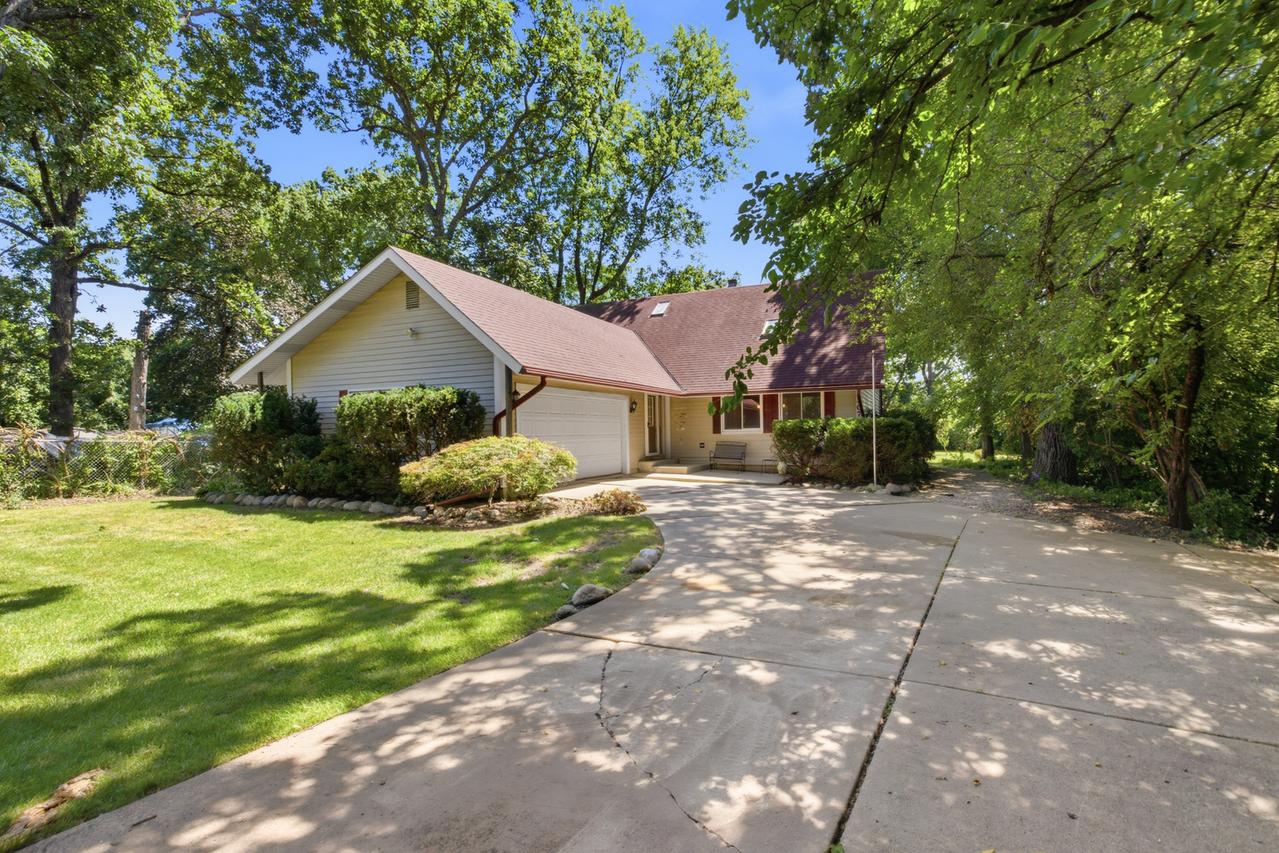 307 W Schaumburg Rd., Streamwood, IL 60107