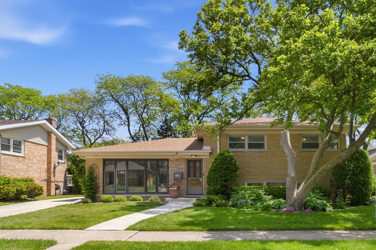 9229 Marmora Ave., Morton Grove, IL 60053