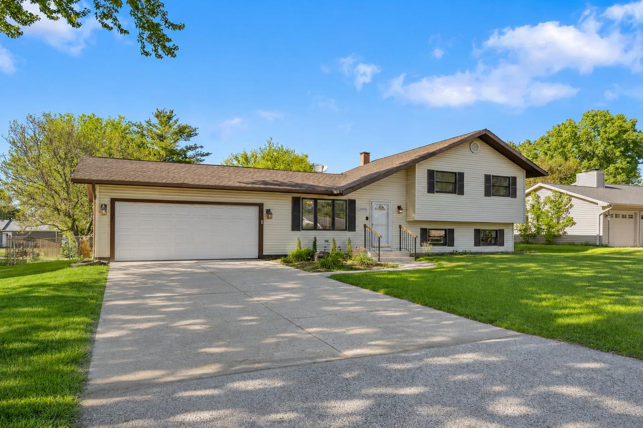 2408 W Fairview Ln., Mchenry, IL 60051