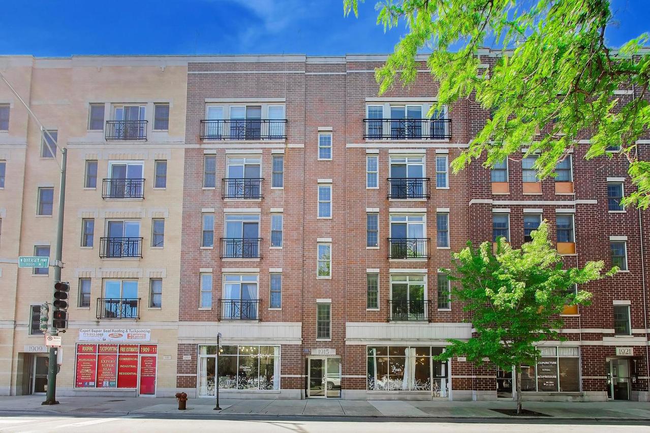 1915 W Diversey Pkwy. #402, Chicago, IL 60614