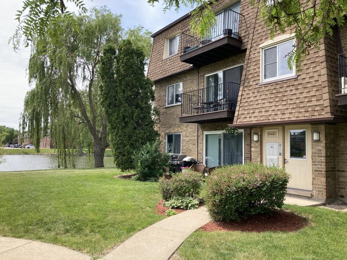 9481 Bay Colony Dr. #2S, Des Plaines, IL 60016